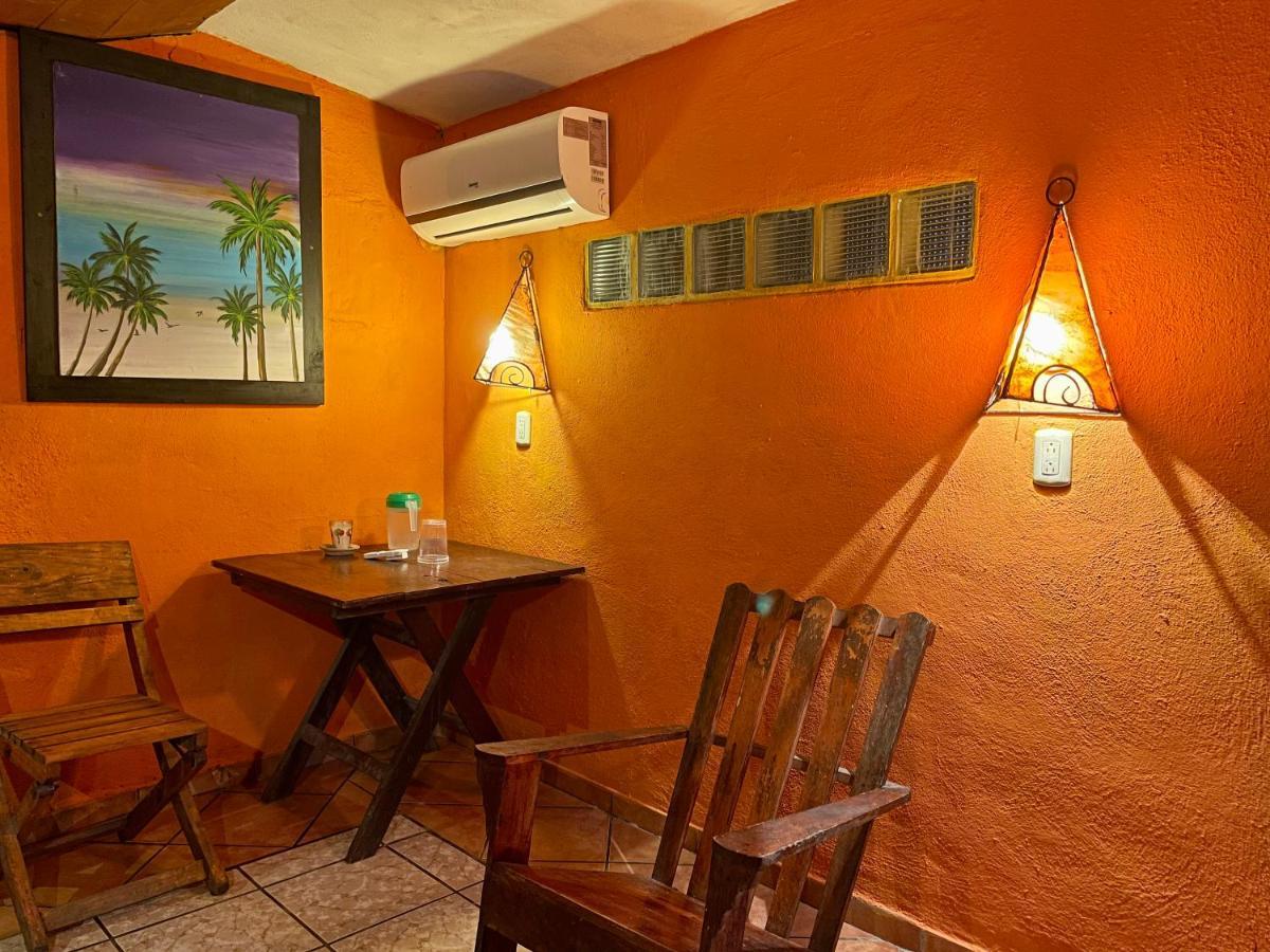 Johnnys Place Hotel モンテリコ エクステリア 写真