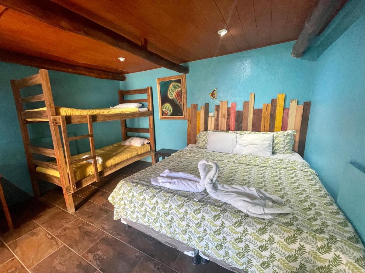 Johnnys Place Hotel モンテリコ エクステリア 写真