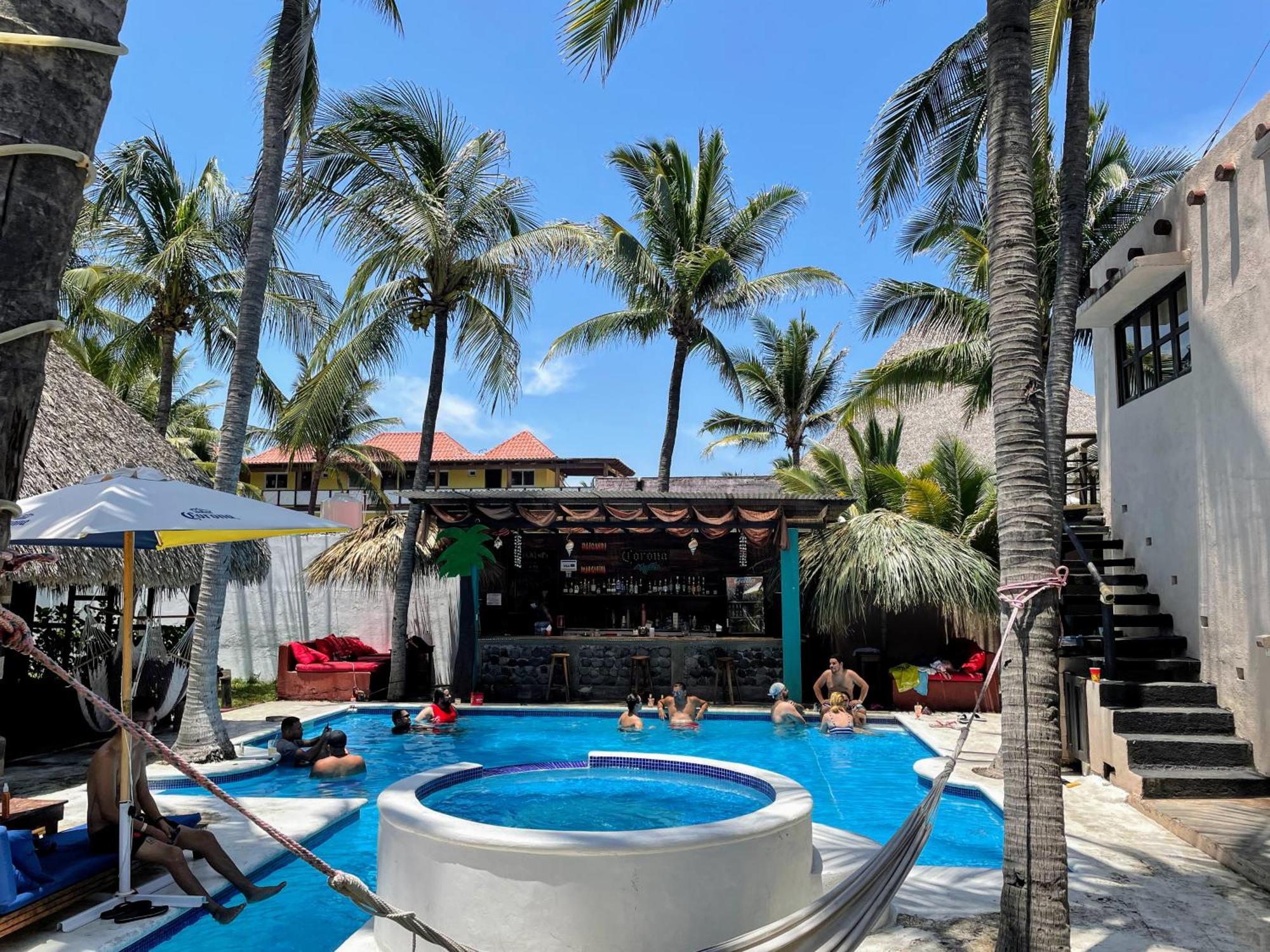 Johnnys Place Hotel モンテリコ エクステリア 写真